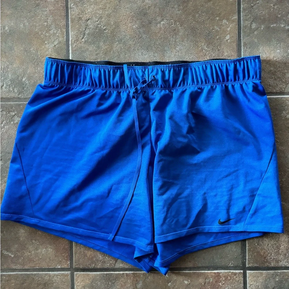 SPORTS CLOTHES - Picture 7 of 9